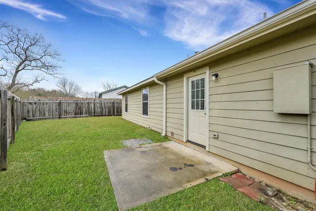 $1,350 | 163 South Bend Court, Unit B, Willis, TX 77378