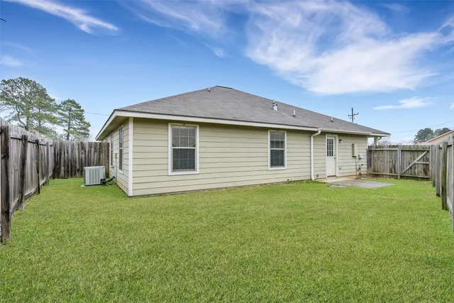 $1,350 | 163 South Bend Court, Unit B, Willis, TX 77378