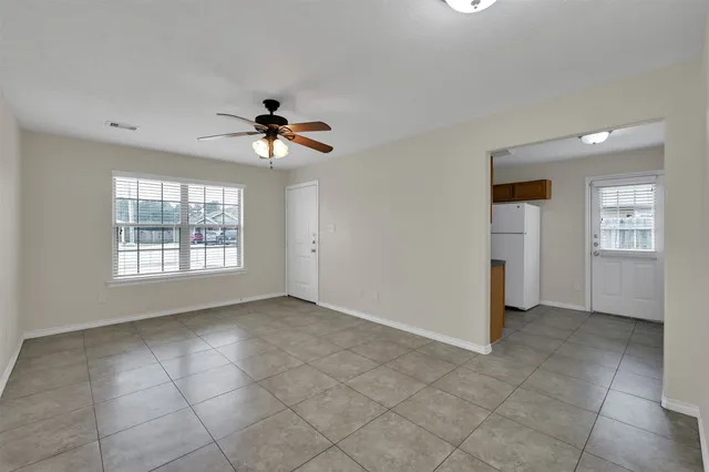 $1,350 | 163 South Bend Court, Unit B, Willis, TX 77378