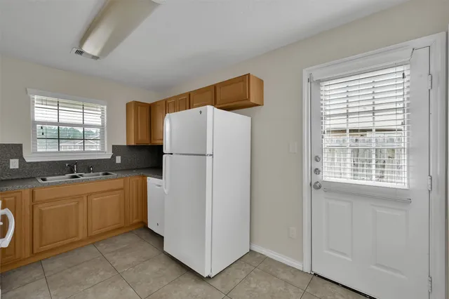 $1,350 | 163 South Bend Court, Unit B, Willis, TX 77378