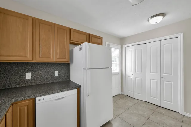 $1,350 | 163 South Bend Court, Unit B, Willis, TX 77378