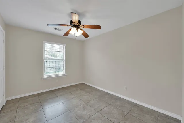 $1,350 | 163 South Bend Court, Unit B, Willis, TX 77378