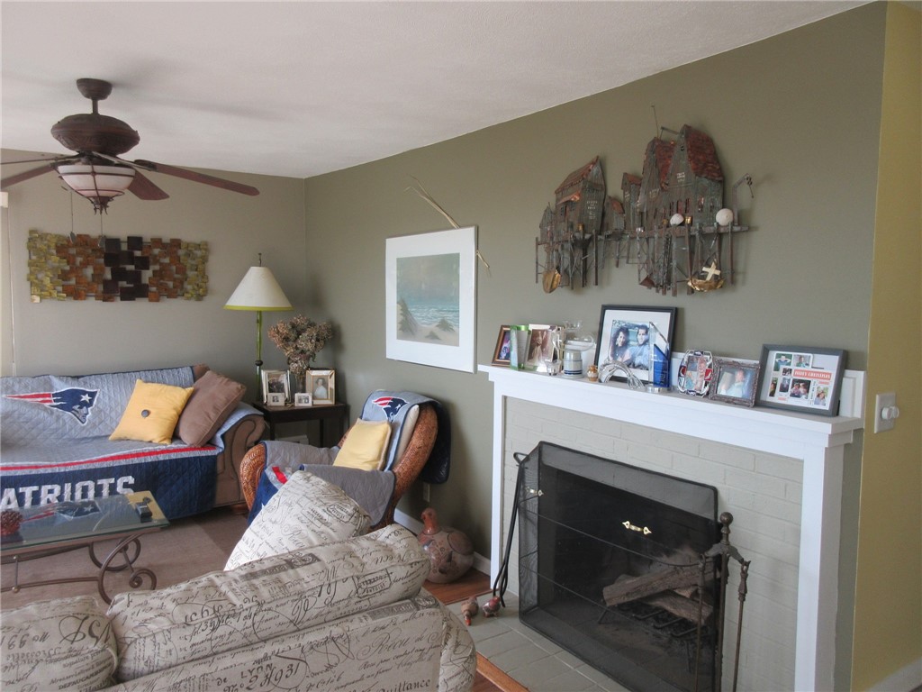 160 Colonel John Gardner Road Narragansett, RI 02882 - Photo 8 of 21 Family Room