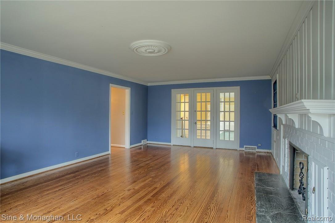 1022 Harvard Road Grosse Pointe, MI 48230 - Photo 4 of 36 8-Living Room 2nd View.jpg