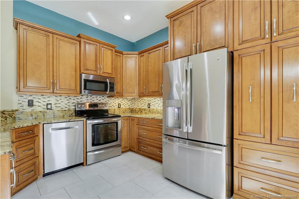 7225 Southeast Magellan Lane Stuart, FL 34997 - Photo 12 of 35