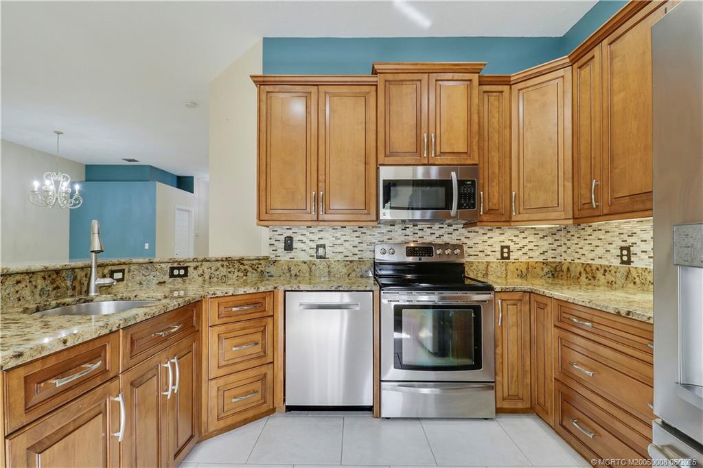 7225 Southeast Magellan Lane Stuart, FL 34997 - Photo 13 of 35