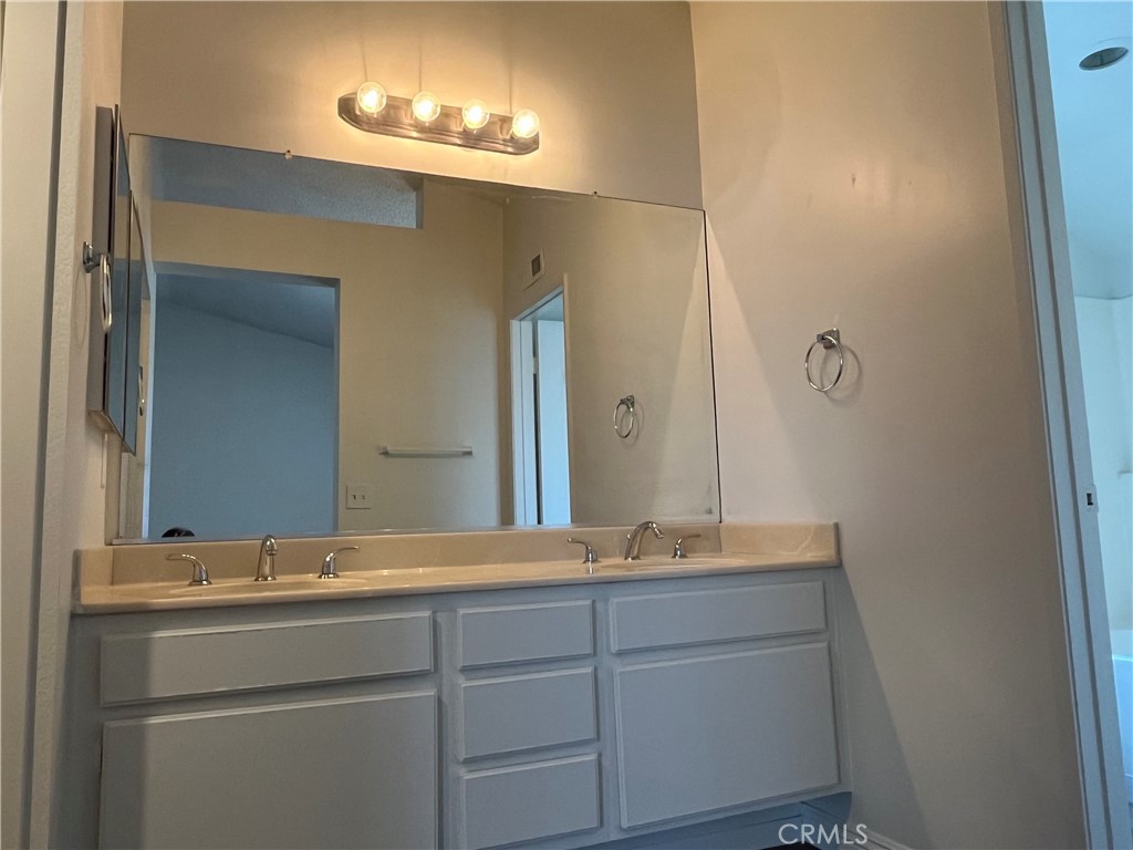 11568 Norgate Circle Corona, CA 92878 - Photo 17 of 21 a bathroom with a sink and a mirror