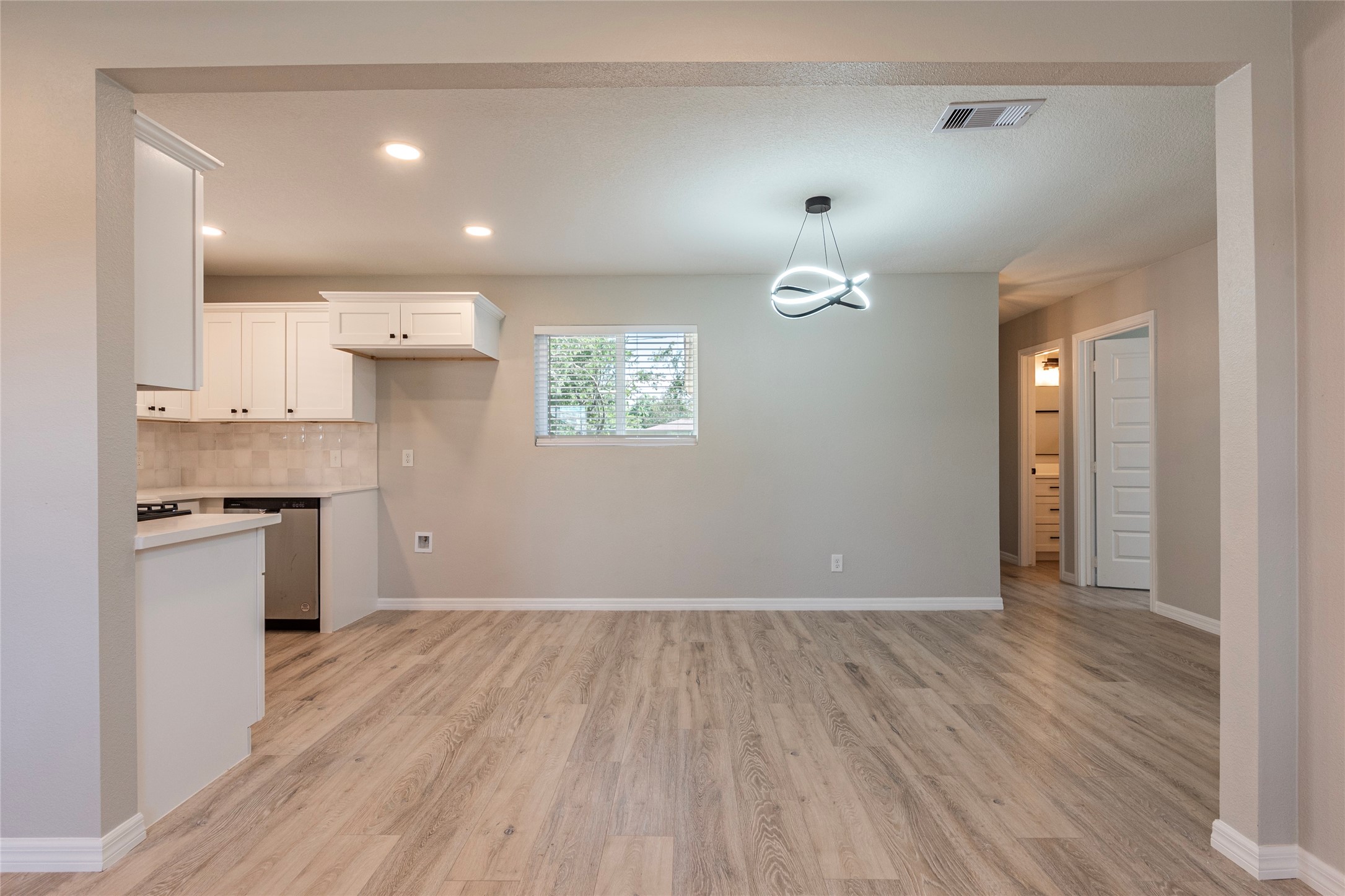 4813 Cedar Street Pasadena, TX 77586 - Photo 11 of 41 Dining area