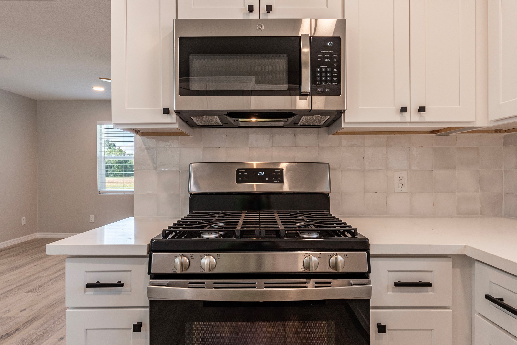 4813 Cedar Street Pasadena, TX 77586 - Photo 14 of 41 Gas range
