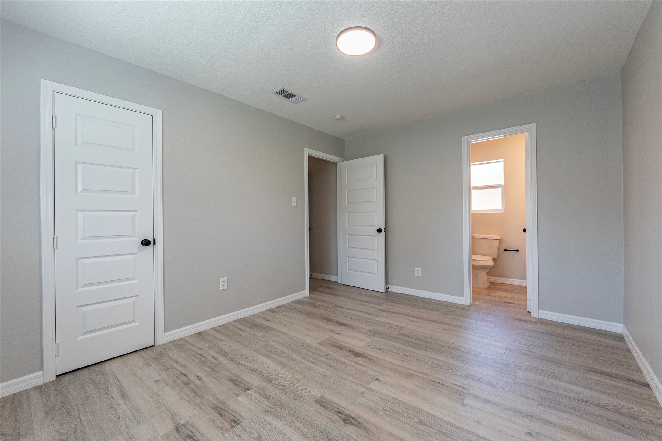 4813 Cedar Street Pasadena, TX 77586 - Photo 17 of 41 Primary bedroom with on-suite bath