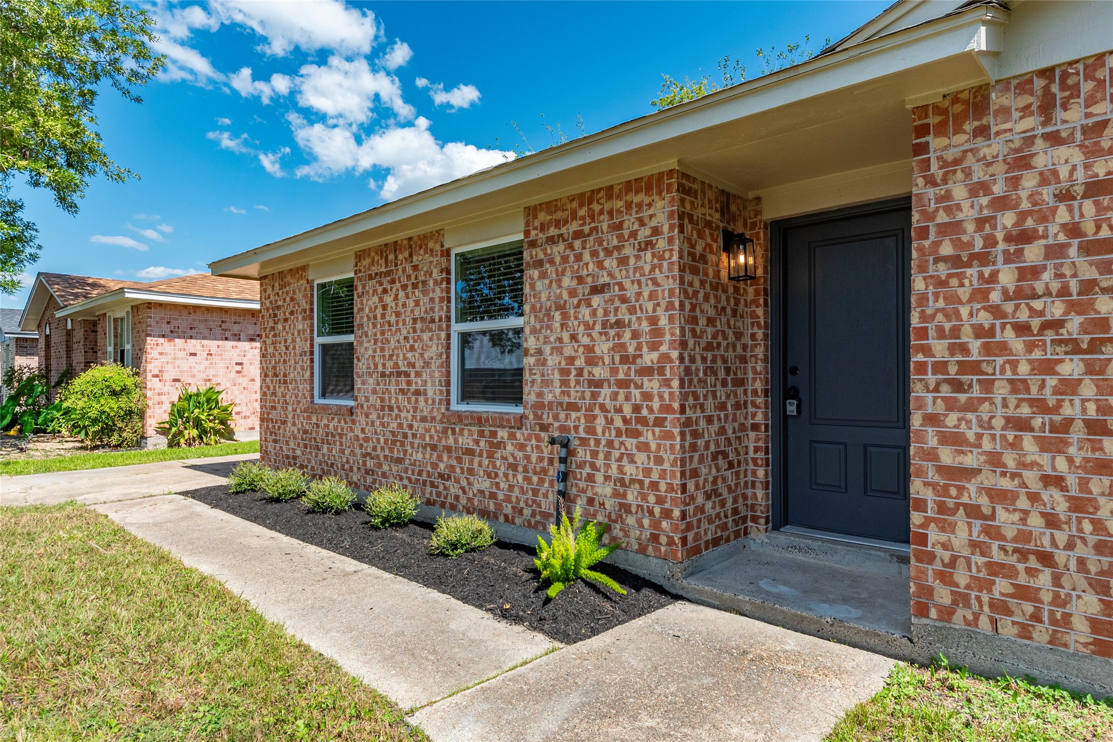 4813 Cedar Street Pasadena, TX 77586 - Photo 4 of 41 Charming curb appeal