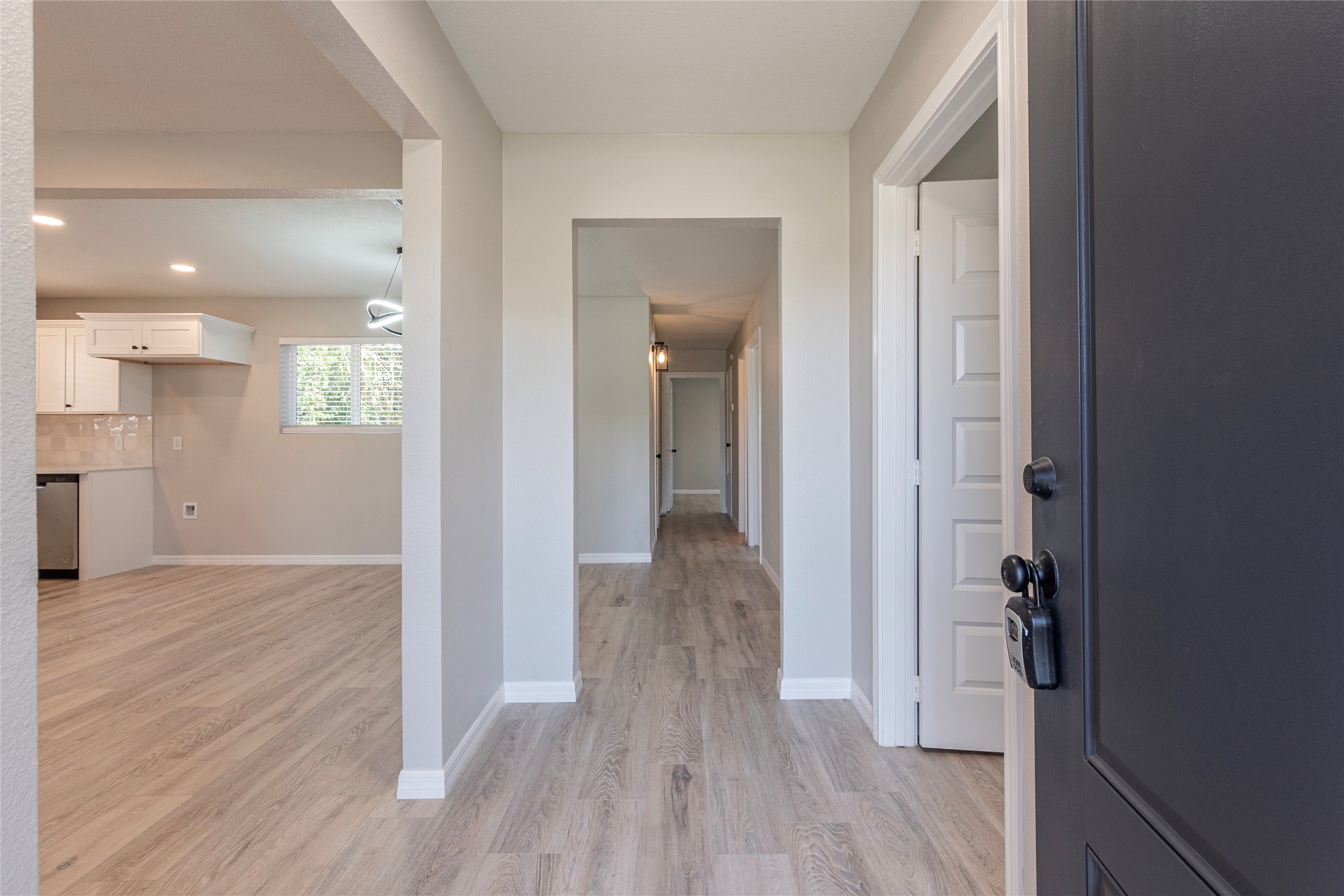 4813 Cedar Street Pasadena, TX 77586 - Photo 5 of 41 Entry