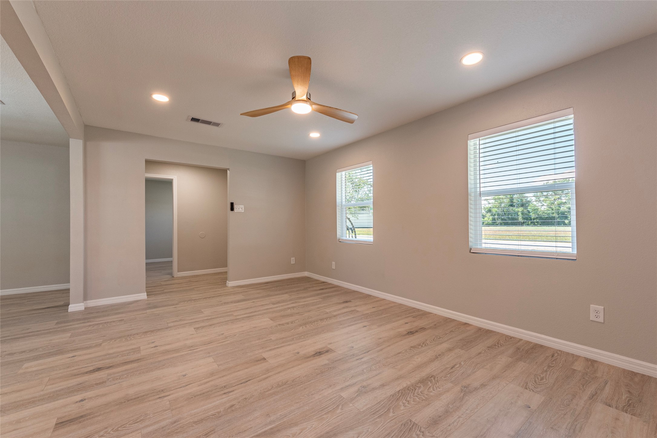 4813 Cedar Street Pasadena, TX 77586 - Photo 7 of 41 Livingroom