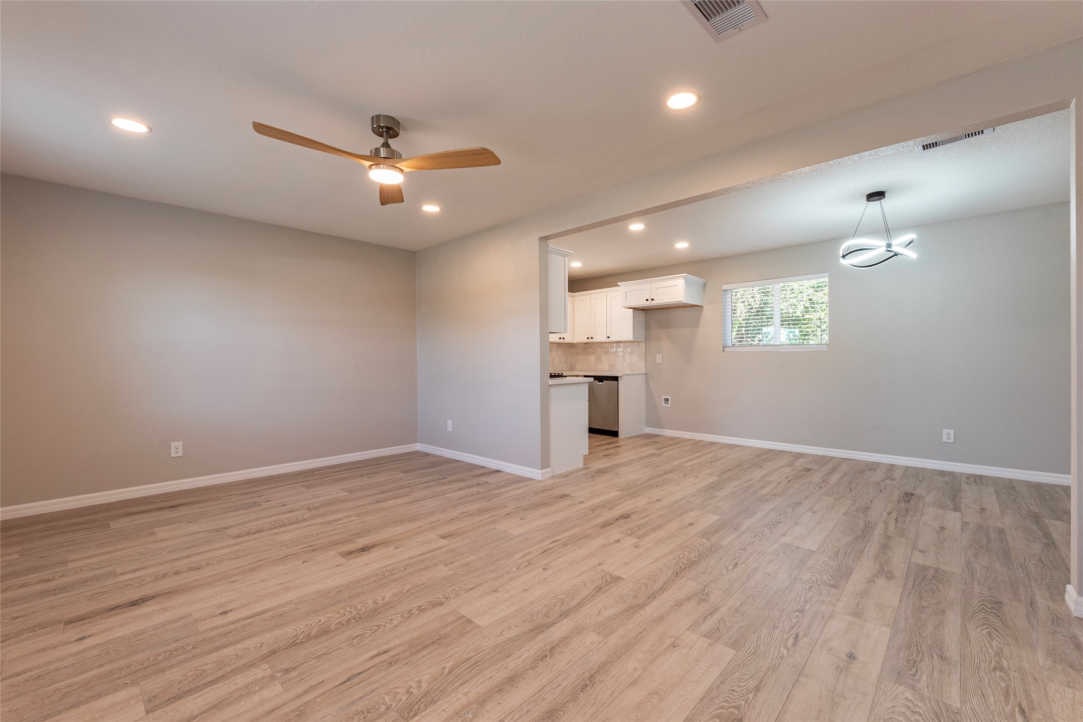 4813 Cedar Street Pasadena, TX 77586 - Photo 9 of 41 Livingroom, kitchen and dining