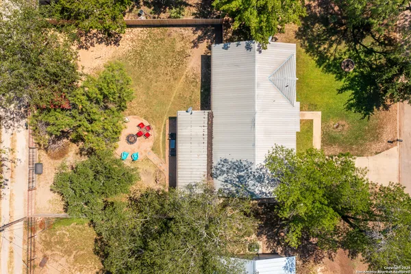 $189,900 | 112 East Knippa Street, Uvalde, TX 78801
