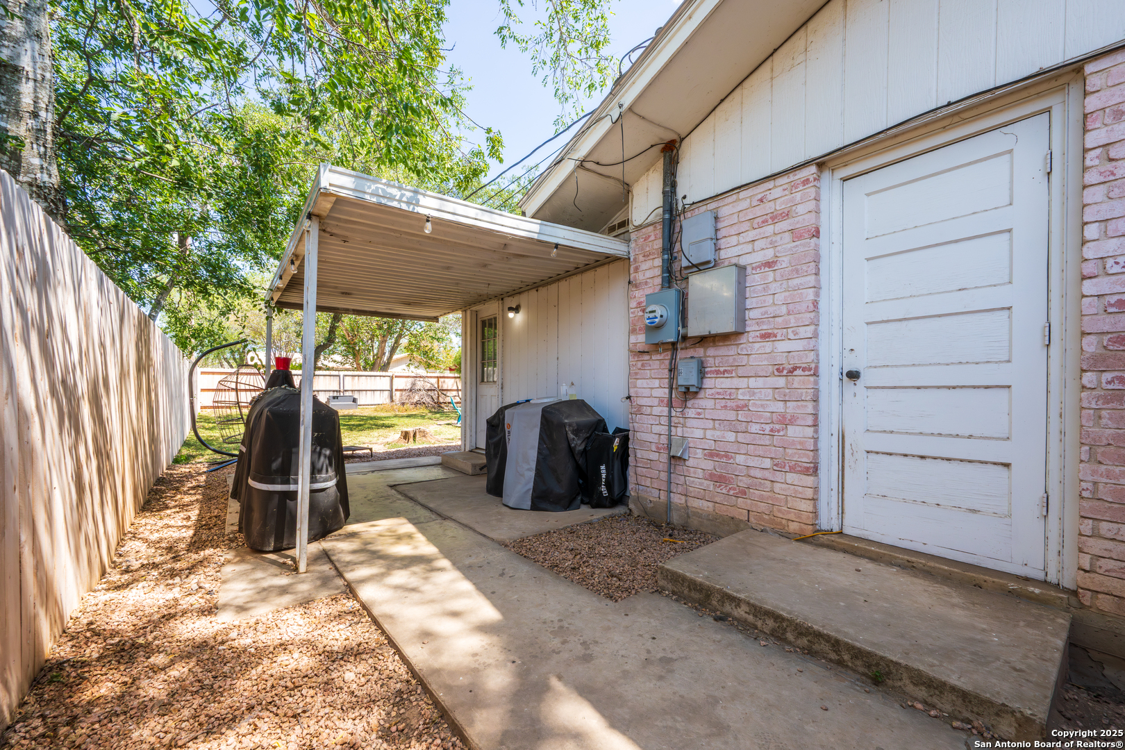 112 East Knippa Street Uvalde, TX 78801 - Photo 10 of 14 a view of a terrace with a table and chair