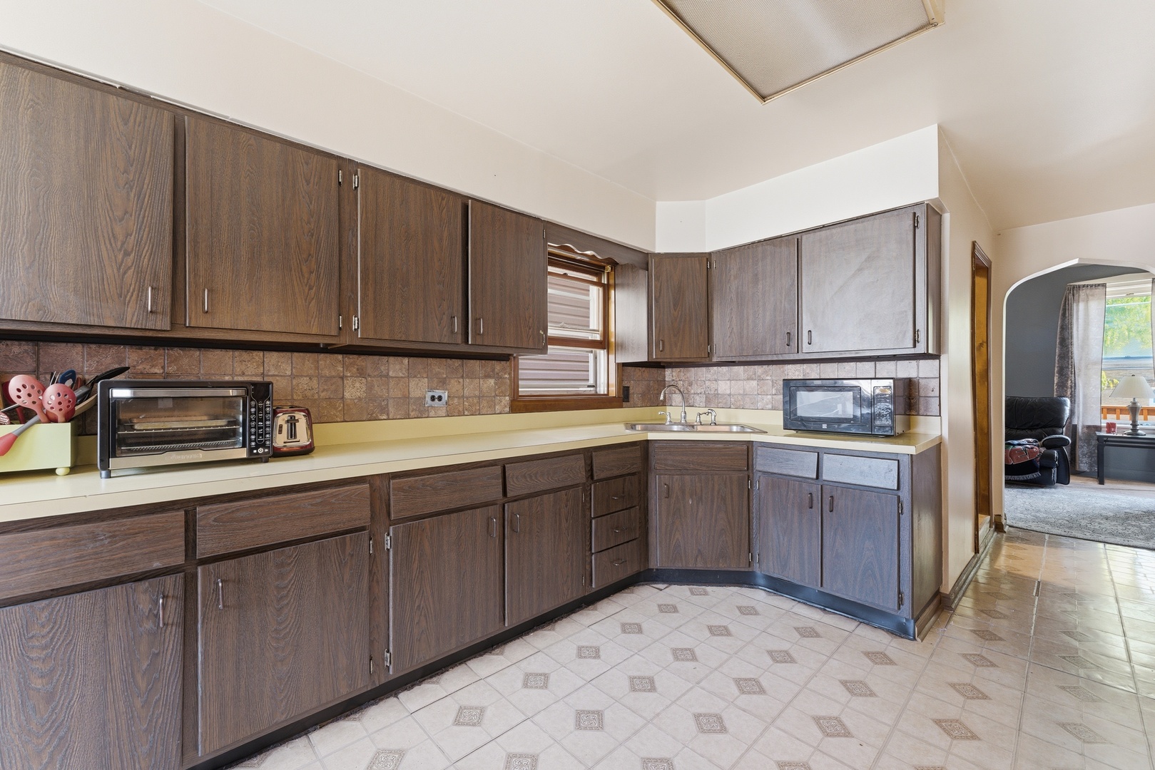 3820 West George Street Chicago, IL 60618 - Photo 6 of 36