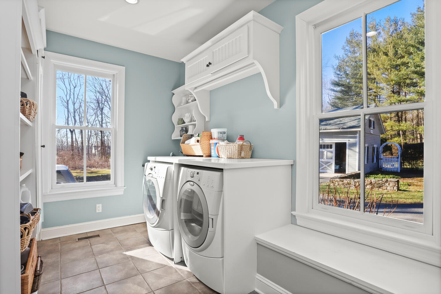 829 Hollow Tree Ridge Road Darien, CT 06820 - Photo 31 of 40 a utility room with dryer and washer