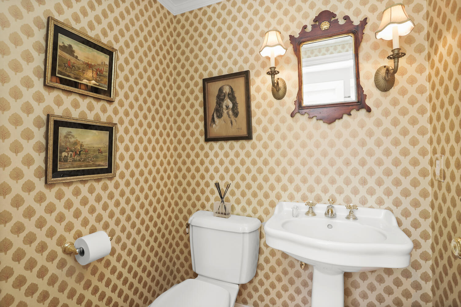 829 Hollow Tree Ridge Road Darien, CT 06820 - Photo 10 of 40 a bathroom with a toilet sink and mirror