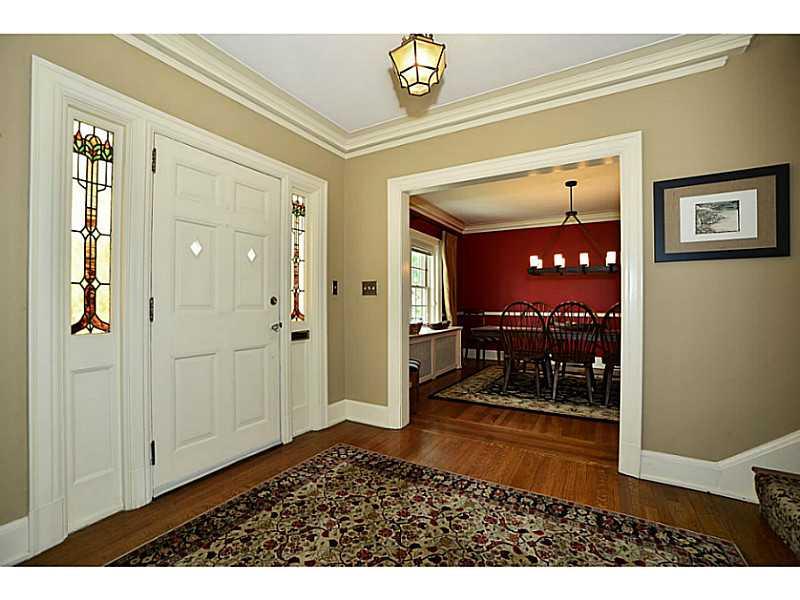 1086 Washington Road Mt. Lebanon, PA 15228 - Photo 2 of 25 Entry/Foyer.