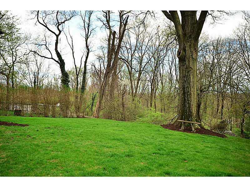 1086 Washington Road Mt. Lebanon, PA 15228 - Photo 20 of 25 Yard/Garden.