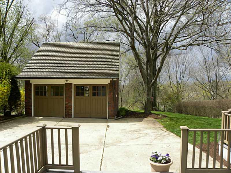 1086 Washington Road Mt. Lebanon, PA 15228 - Photo 23 of 25 Parking Lot/Garage.