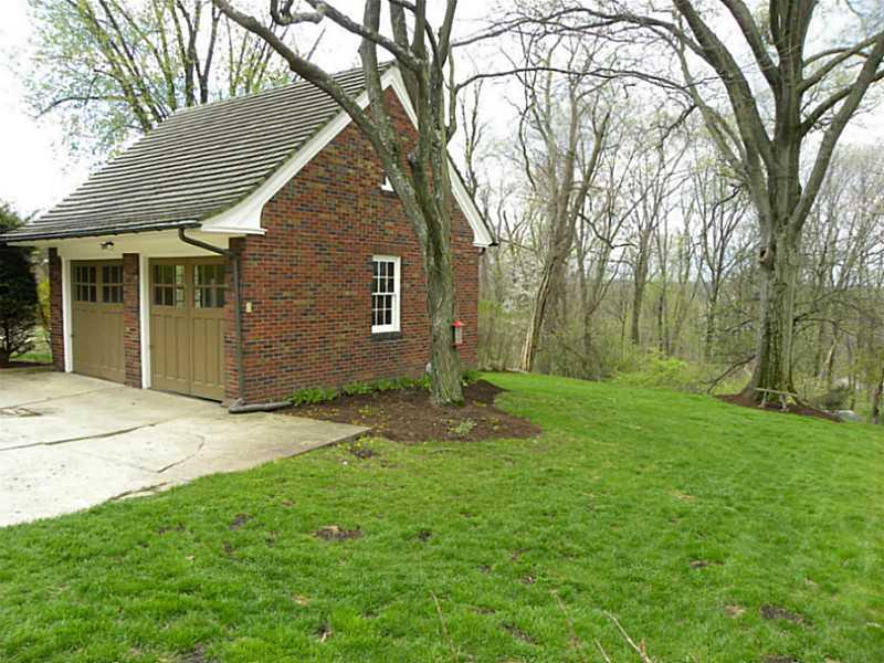 1086 Washington Road Mt. Lebanon, PA 15228 - Photo 24 of 25 Parking Lot/Garage.