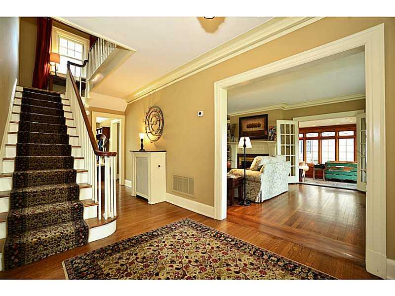 1086 Washington Road Mt. Lebanon, PA 15228 - Photo 5 of 25 Entry/Foyer.