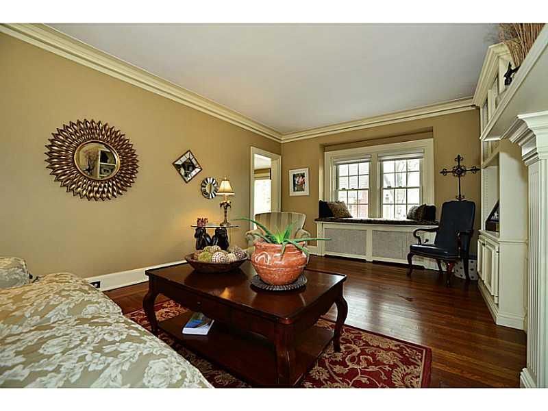 1086 Washington Road Mt. Lebanon, PA 15228 - Photo 6 of 25 Living Room.