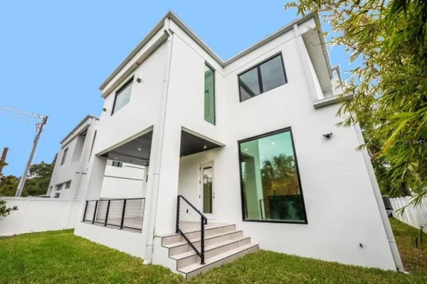 $9,995 | 3010 West Trilby Avenue, Tampa, FL 33611