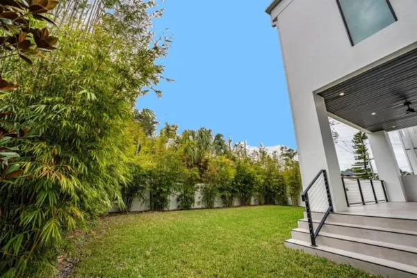 $9,995 | 3010 West Trilby Avenue, Tampa, FL 33611
