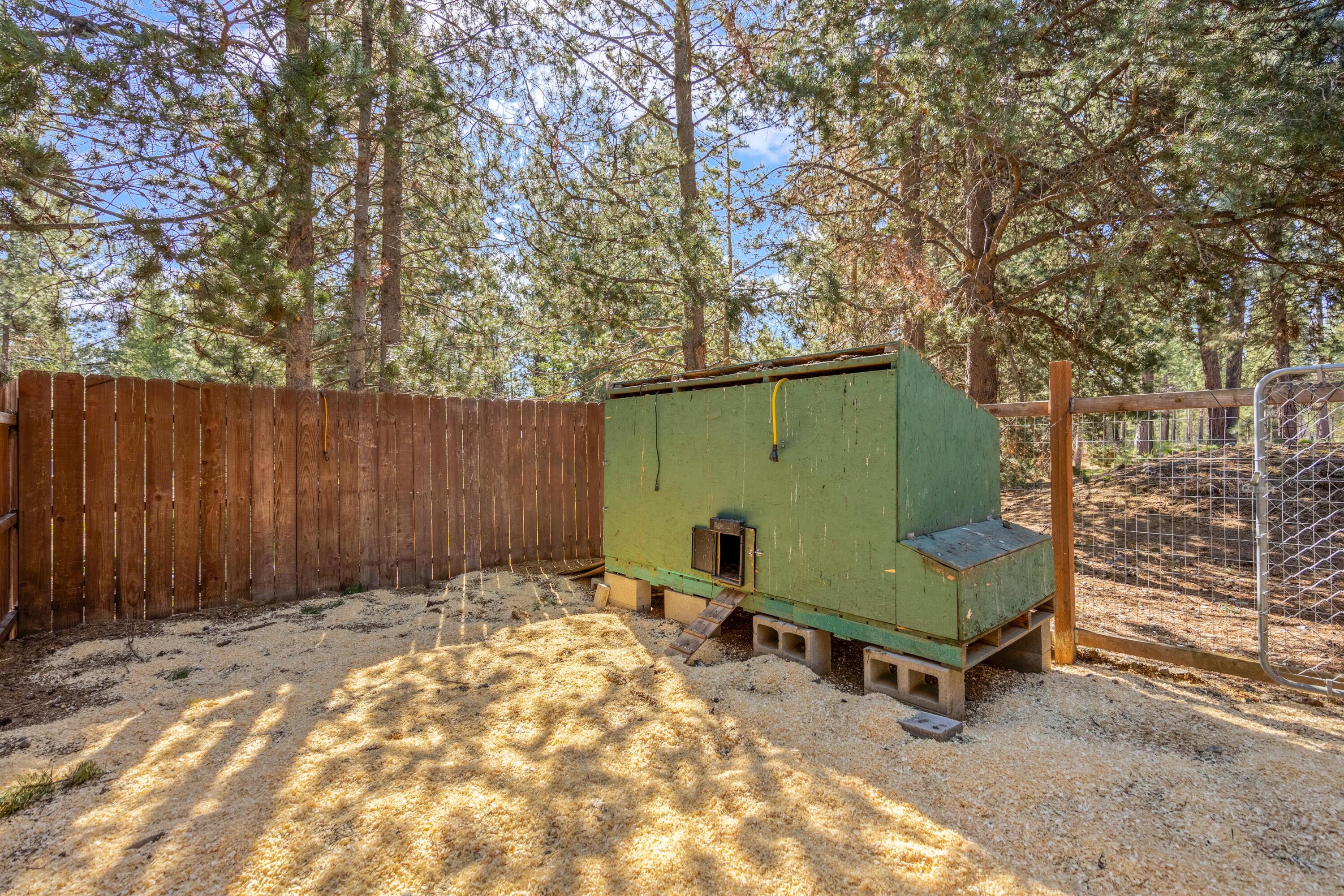 16983 Jacinto Road Bend, OR 97707 - Photo 22 of 29 Chicken Coop