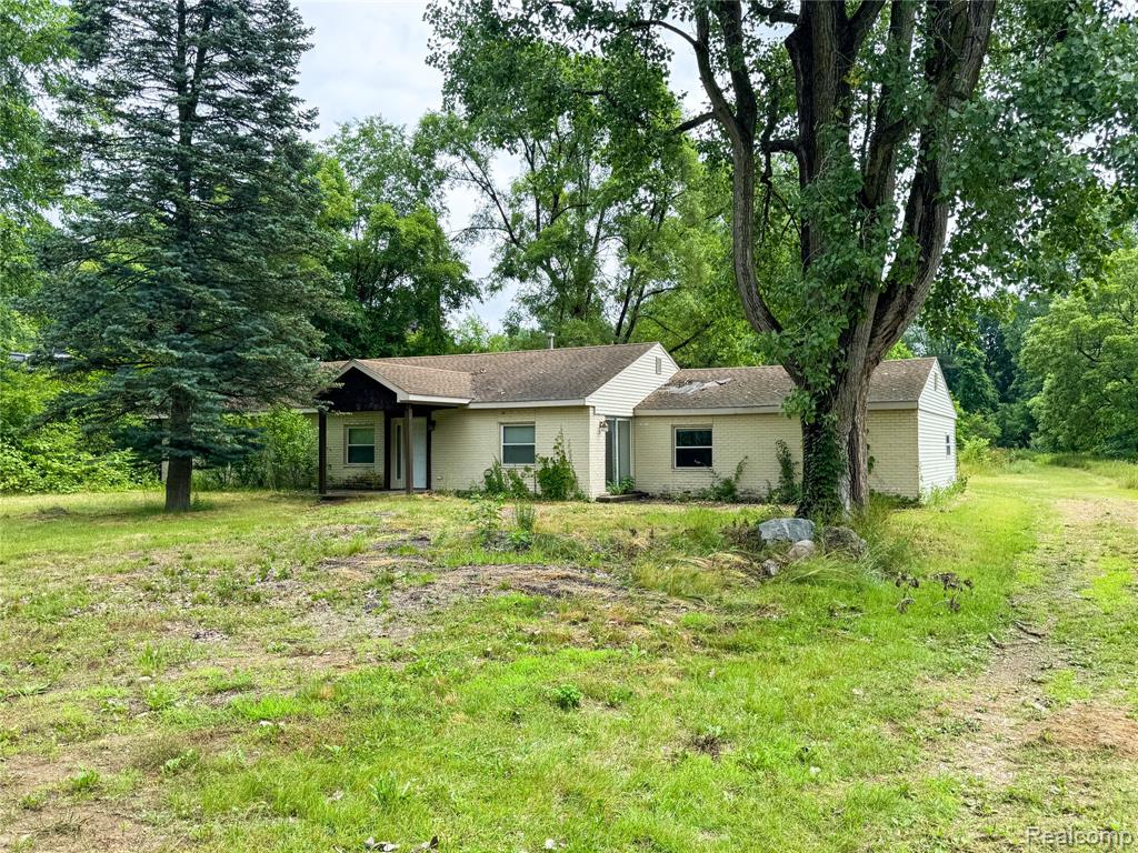7889 Chilson Road Pinckney, MI 48169 - Photo 1 of 14
