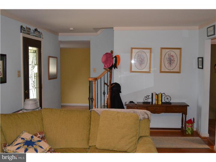104 Green Ridge Road Voorhees, NJ 08043 - Photo 2 of 11 Living Room