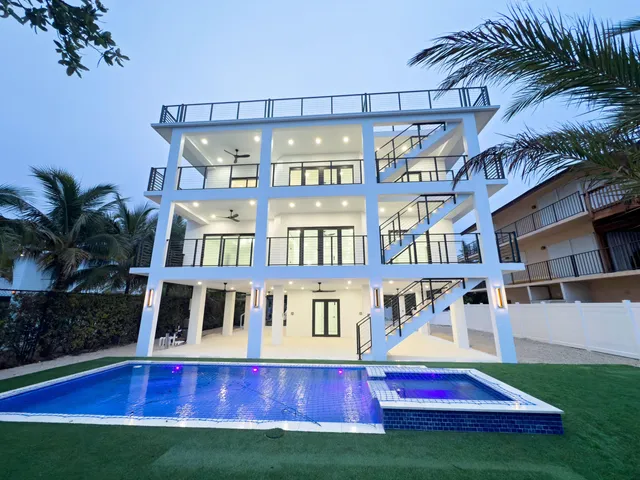 a view of house with a yard