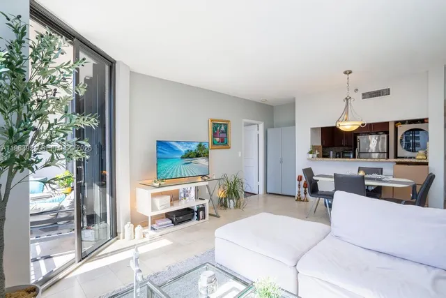 $3,750 | 540 Brickell Key Drive, Unit 1619, Miami, FL 33131