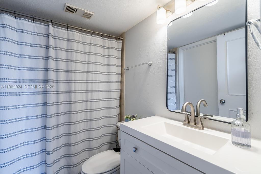 540 Brickell Key Drive, Unit 1619 Miami, FL 33131 - Photo 12 of 28