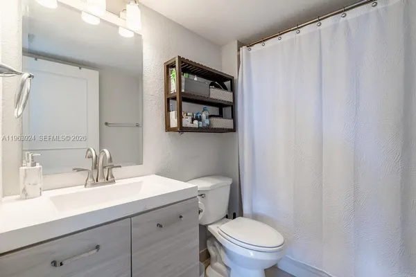 $3,750 | 540 Brickell Key Drive, Unit 1619, Miami, FL 33131