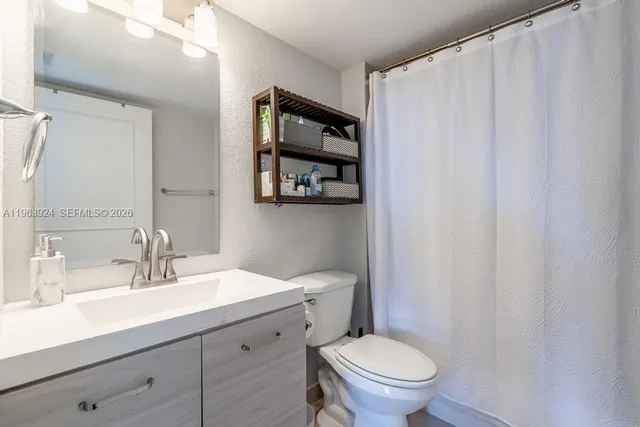 $3,750 | 540 Brickell Key Drive, Unit 1619, Miami, FL 33131