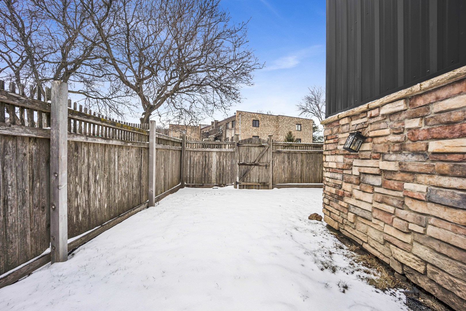 1495 South County Farm Road, Unit 12 Wheaton, IL 60189 - Photo 21 of 22 a backyard of a house