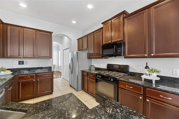 $3,200 | 410 Manns Harbor Drive, Apollo Beach, FL 33572