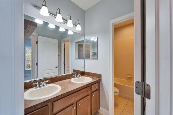 $3,200 | 410 Manns Harbor Drive, Apollo Beach, FL 33572