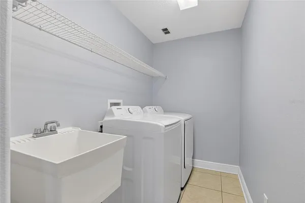 $3,200 | 410 Manns Harbor Drive, Apollo Beach, FL 33572
