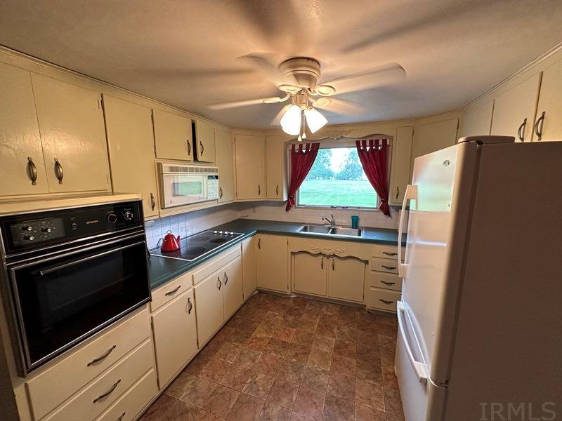 835 Rainbow Road Geneva, IN 46740 - Photo 15 of 25