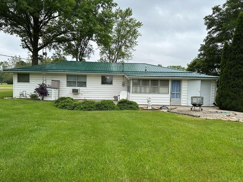 835 Rainbow Road Geneva, IN 46740 - Photo 5 of 25