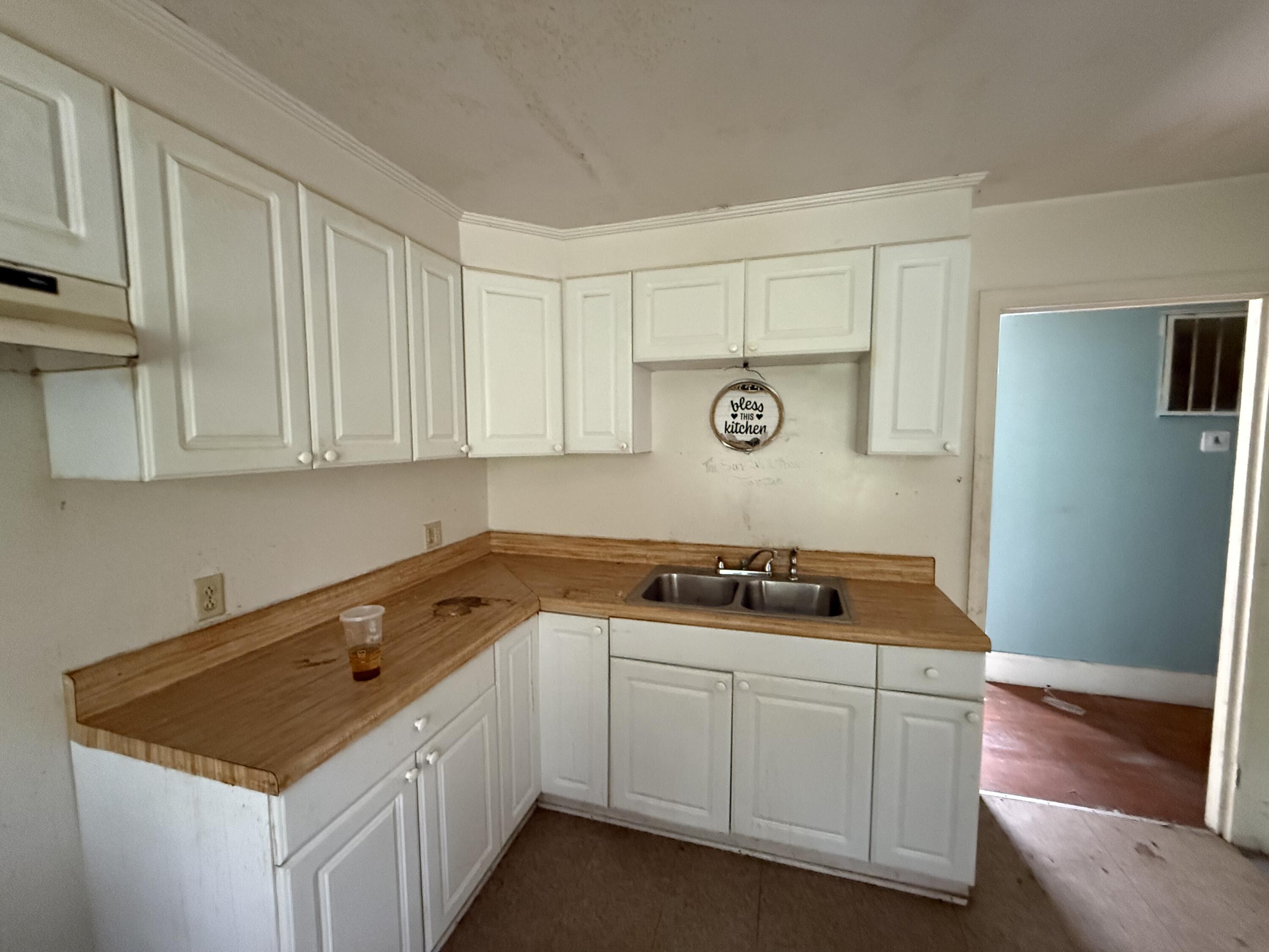201 Willard Street Hampton, SC 29924 - Photo 10 of 32 Kitchen