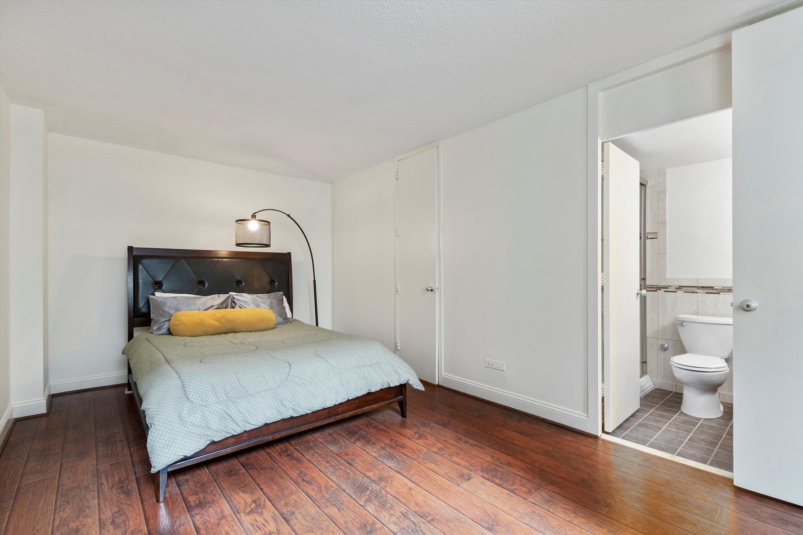 3110 North Sheridan Road, Unit 503 Chicago, IL 60657 - Photo 9 of 16 Gallery Image 9
