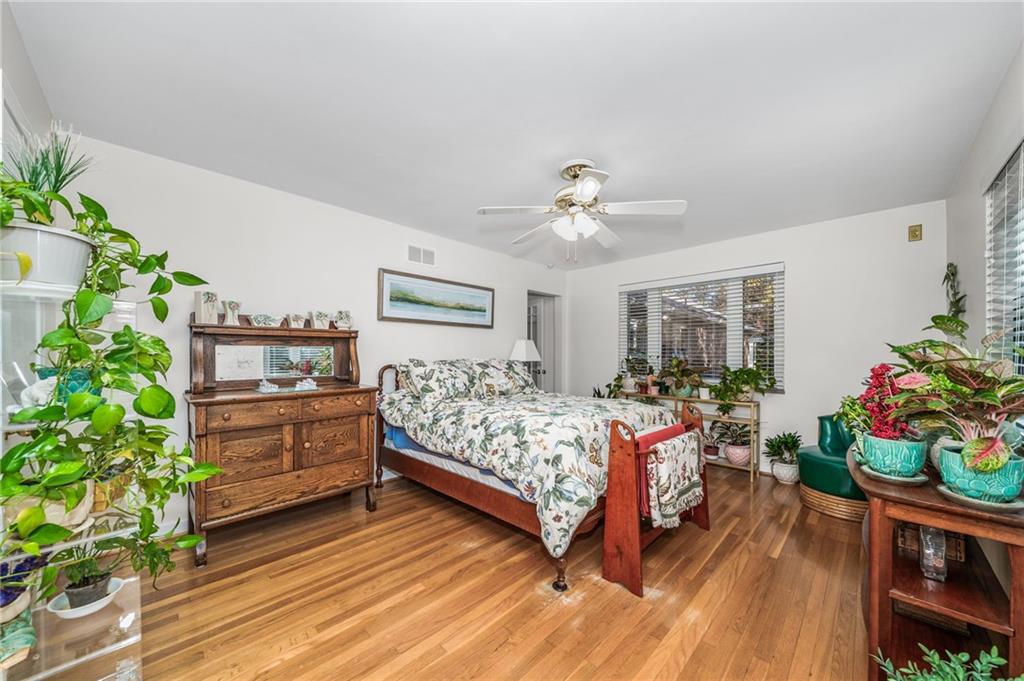 101 Buckingham Road Pittsburgh, PA 15215 - Photo 19 of 44 a bedroom with bed and a potted plant