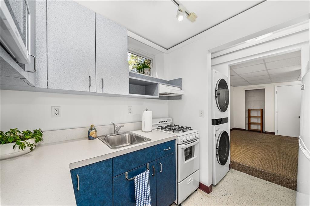 101 Buckingham Road Pittsburgh, PA 15215 - Photo 24 of 44 a kitchen with stainless steel appliances granite countertop a sink a stove and a wooden floors