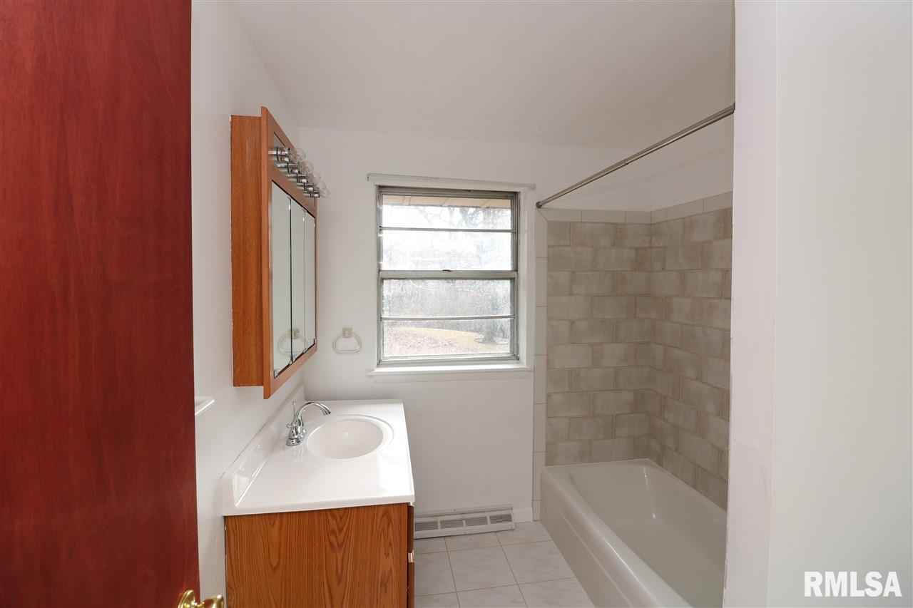 3206 West Chartwell Road Peoria, IL 61614 - Photo 25 of 36 Gallery Image 25